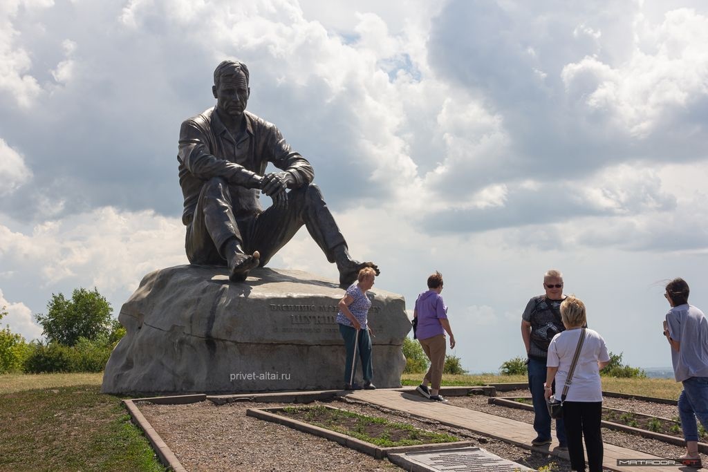 памятник шукшину на горе пикет Памятник Василию Шукшину: история, описание, фото